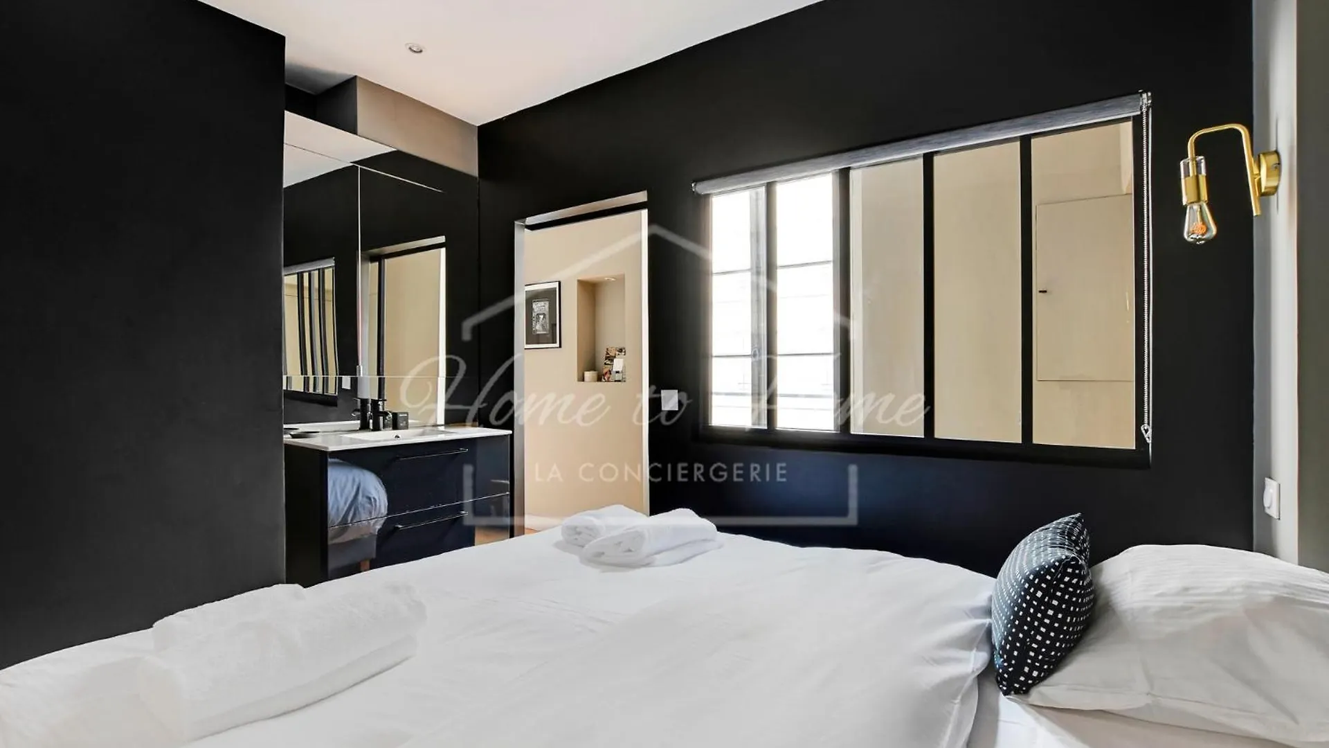 Rivoli Street - Tuileries Garden - Luxury Comfort Paris France