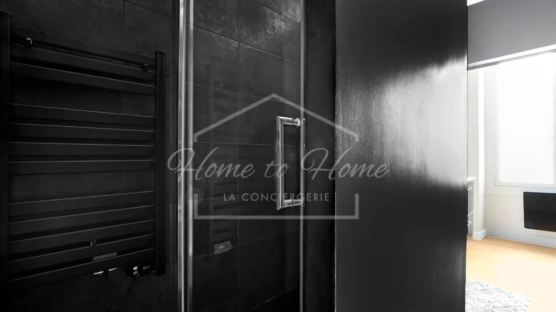 Rivoli Street - Tuileries Garden - Luxury Comfort Paris