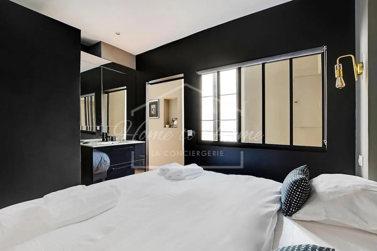Apartment Rivoli Street - Tuileries Garden - Luxury Comfort Paris France