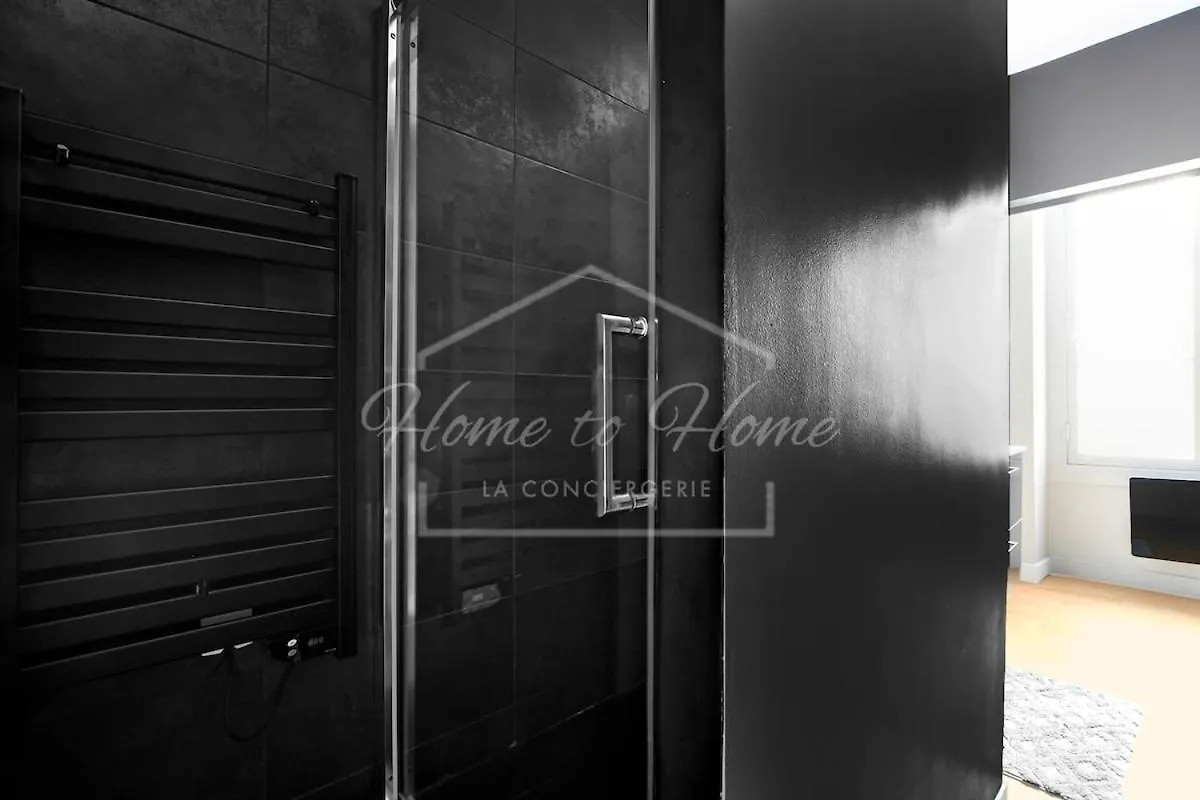 Rivoli Street - Tuileries Garden - Luxury Comfort Paris